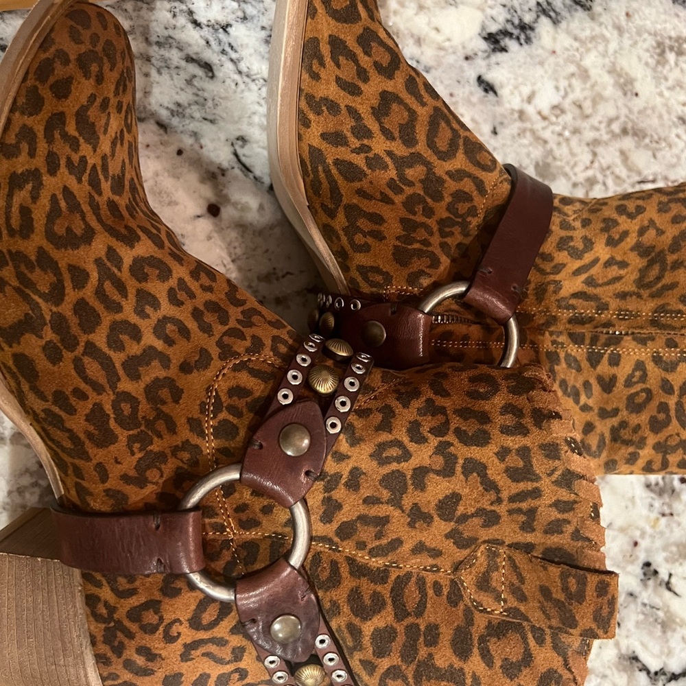 Sundance Whipstitch Boot in leopard.  Sz. 41 - Picture 4 of 9